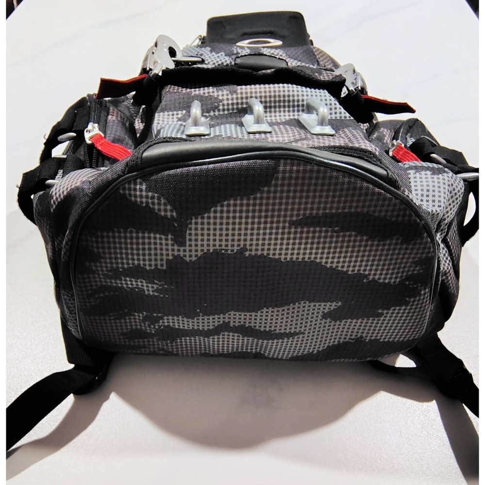 Oakley Kitchen Sink Tactical Field Gear Backpack Bag Digicam Camo Y2K - Picture 6 of 16